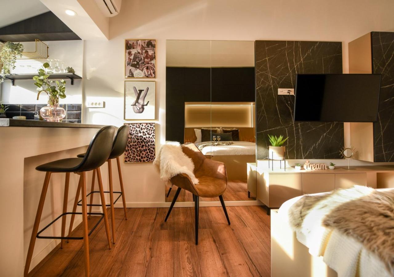 Calea Victoriei Modern Studio - Escape In The City Center Bukares Bagian luar foto